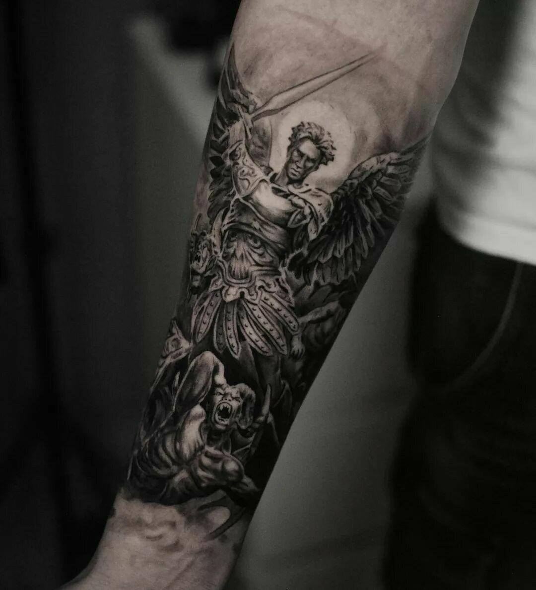 Inksearch tattoo Marcin Nencek Grey eye Tattoo