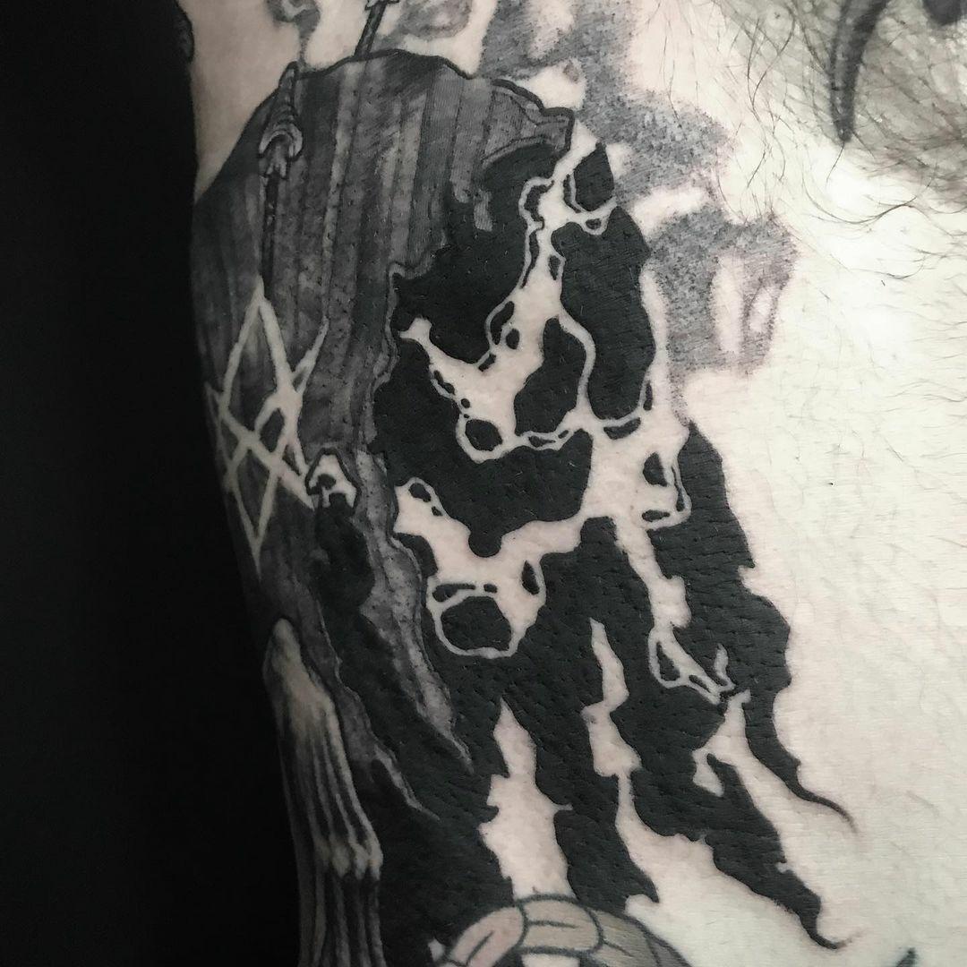 Inksearch tattoo Czarne słońce tattoo