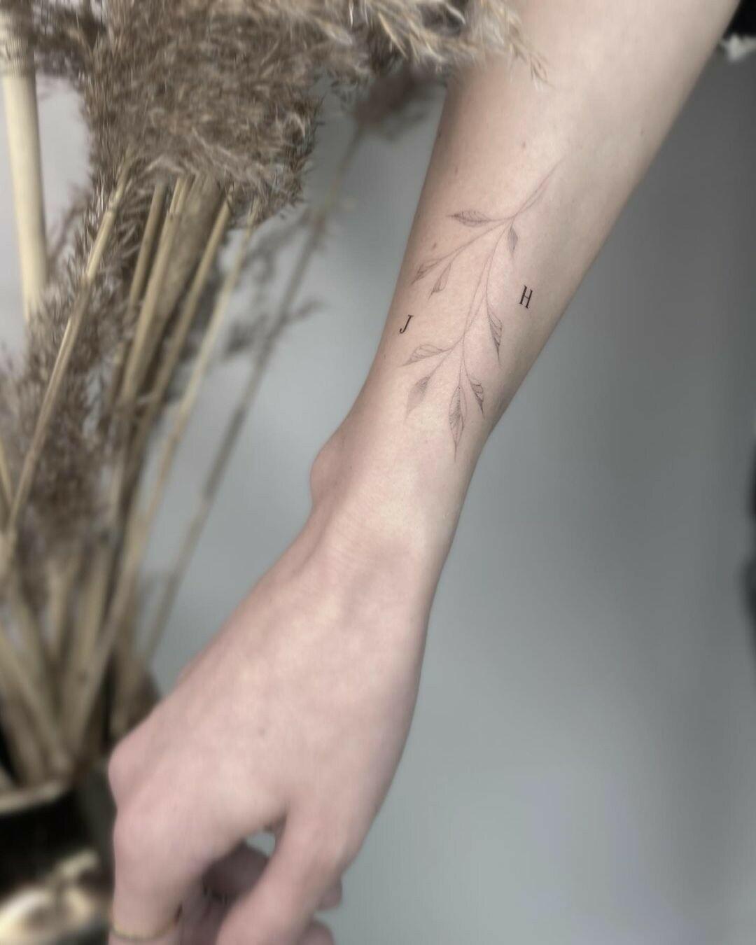 Inksearch tattoo mesandraws.tattoo