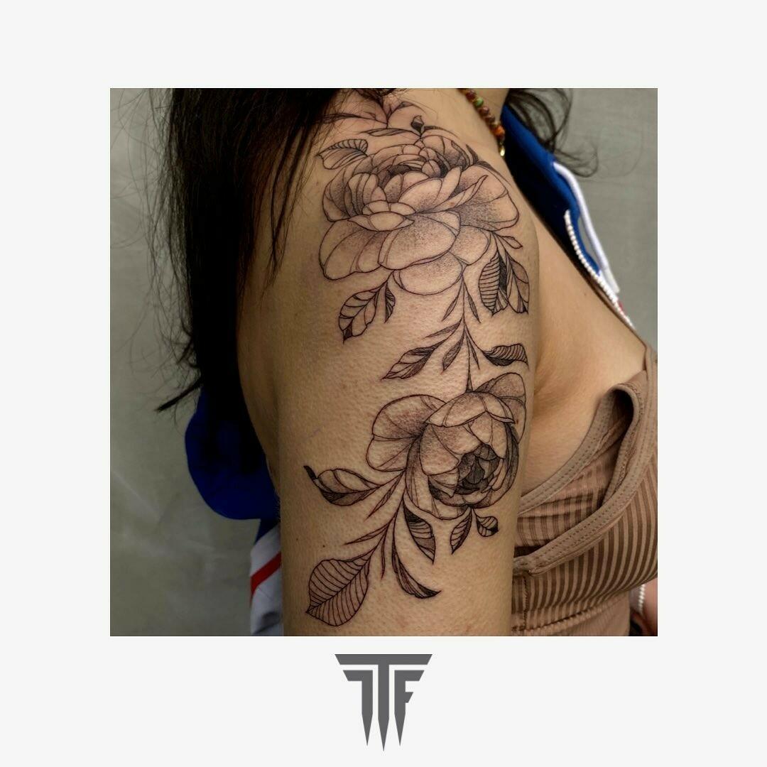 Inksearch tattoo La Familia Tattoo Shop