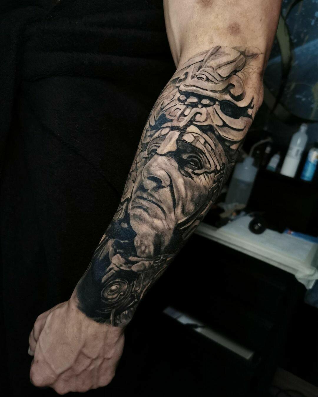 Inksearch tattoo La Familia Tattoo Shop