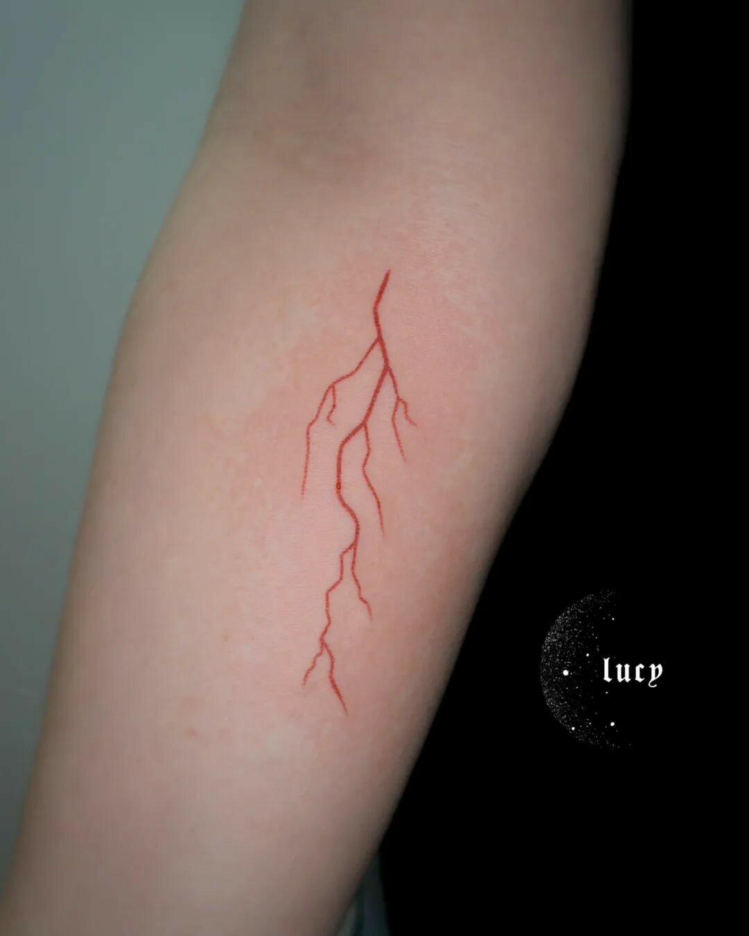Inksearch tattoo Lucy_handpoke
