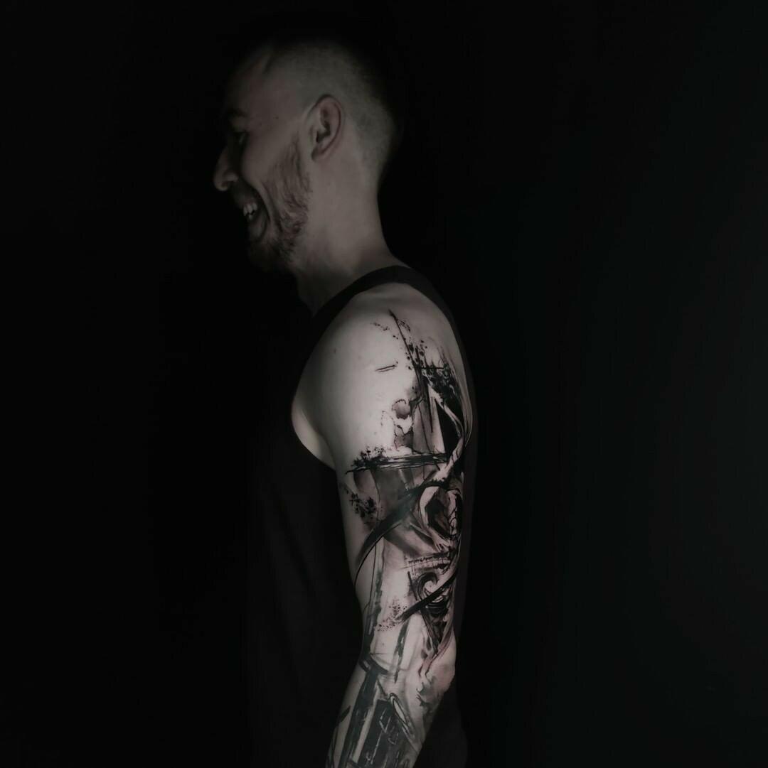 Inksearch tattoo La Familia Tattoo Shop