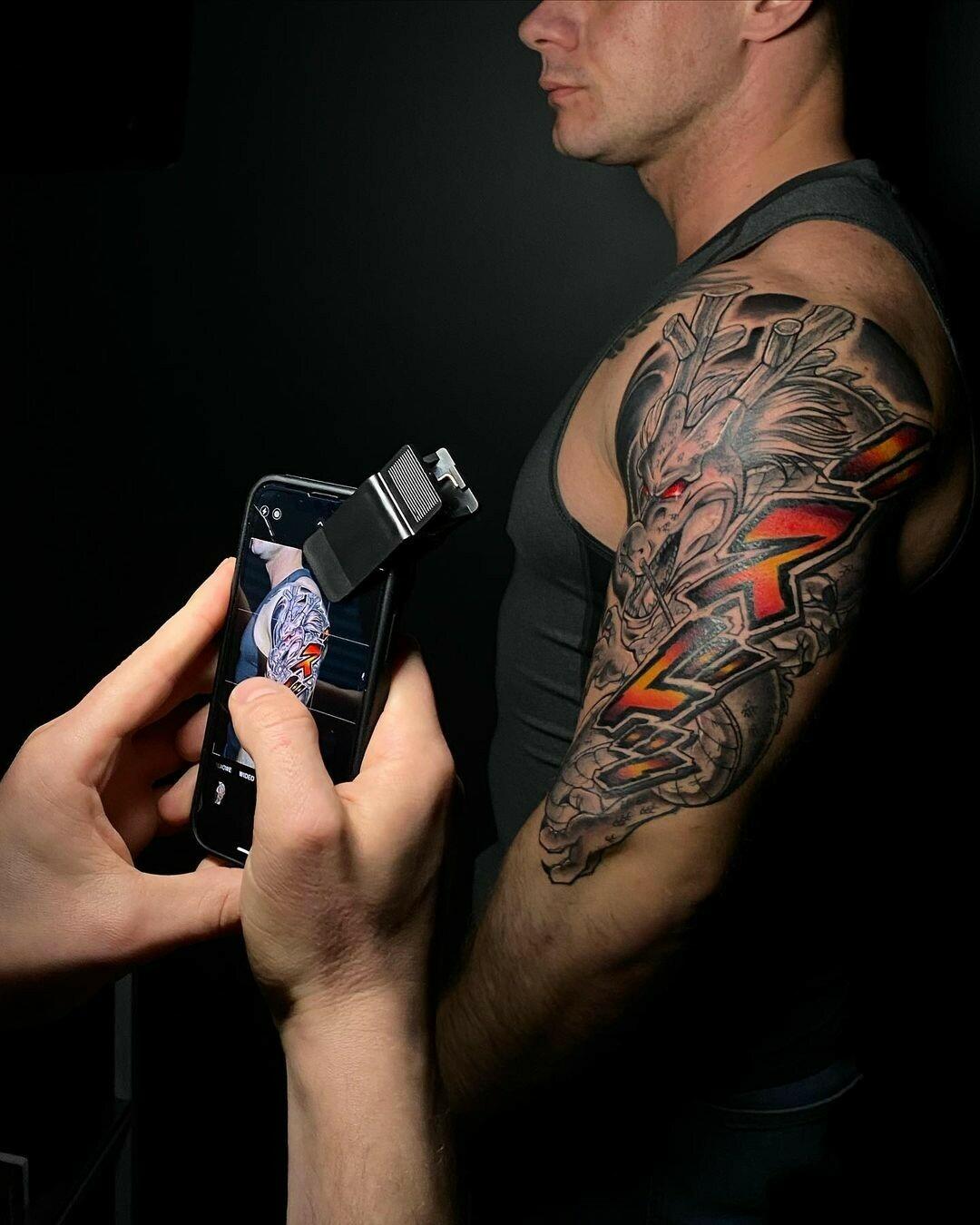 Inksearch tattoo La Familia Tattoo Shop