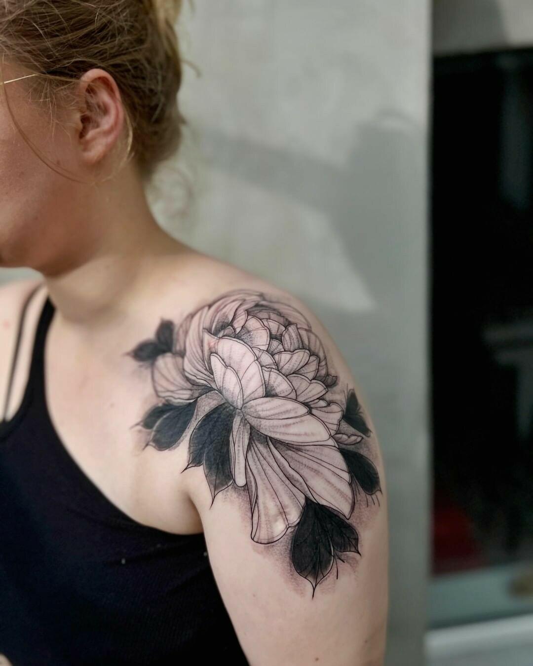 Inksearch tattoo La Familia Tattoo Shop