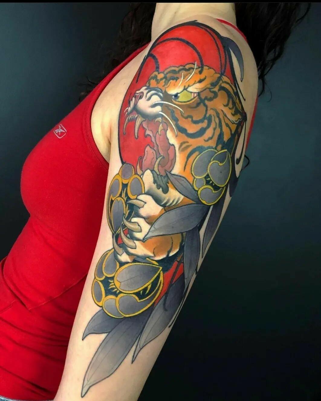 Inksearch tattoo La Familia Tattoo Shop