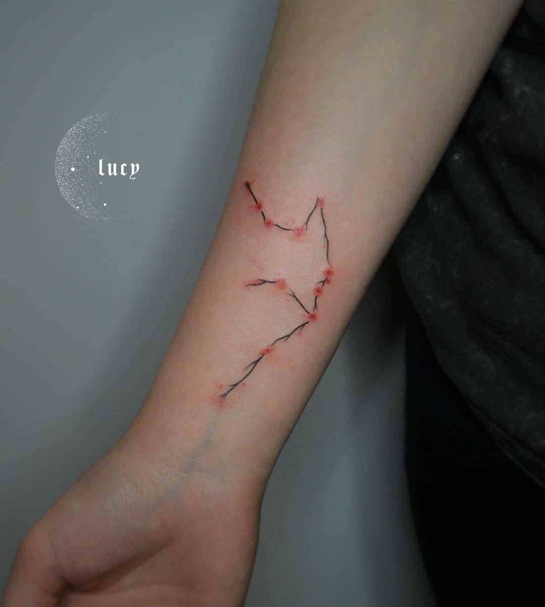Inksearch tattoo Lucy_handpoke
