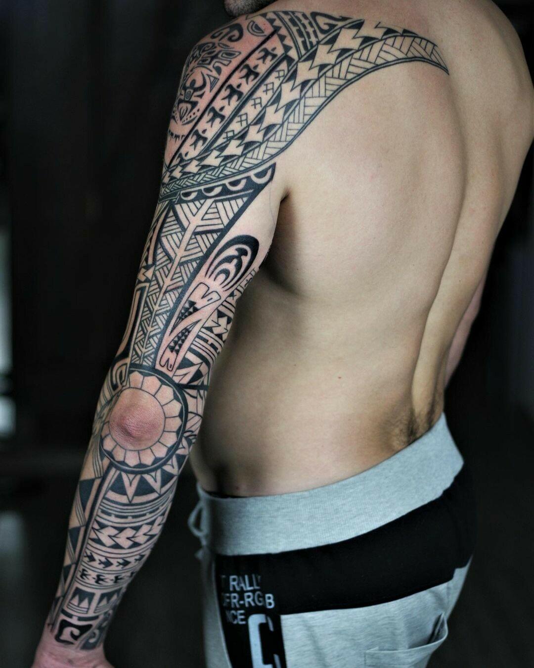 Inksearch tattoo La Familia Tattoo Shop