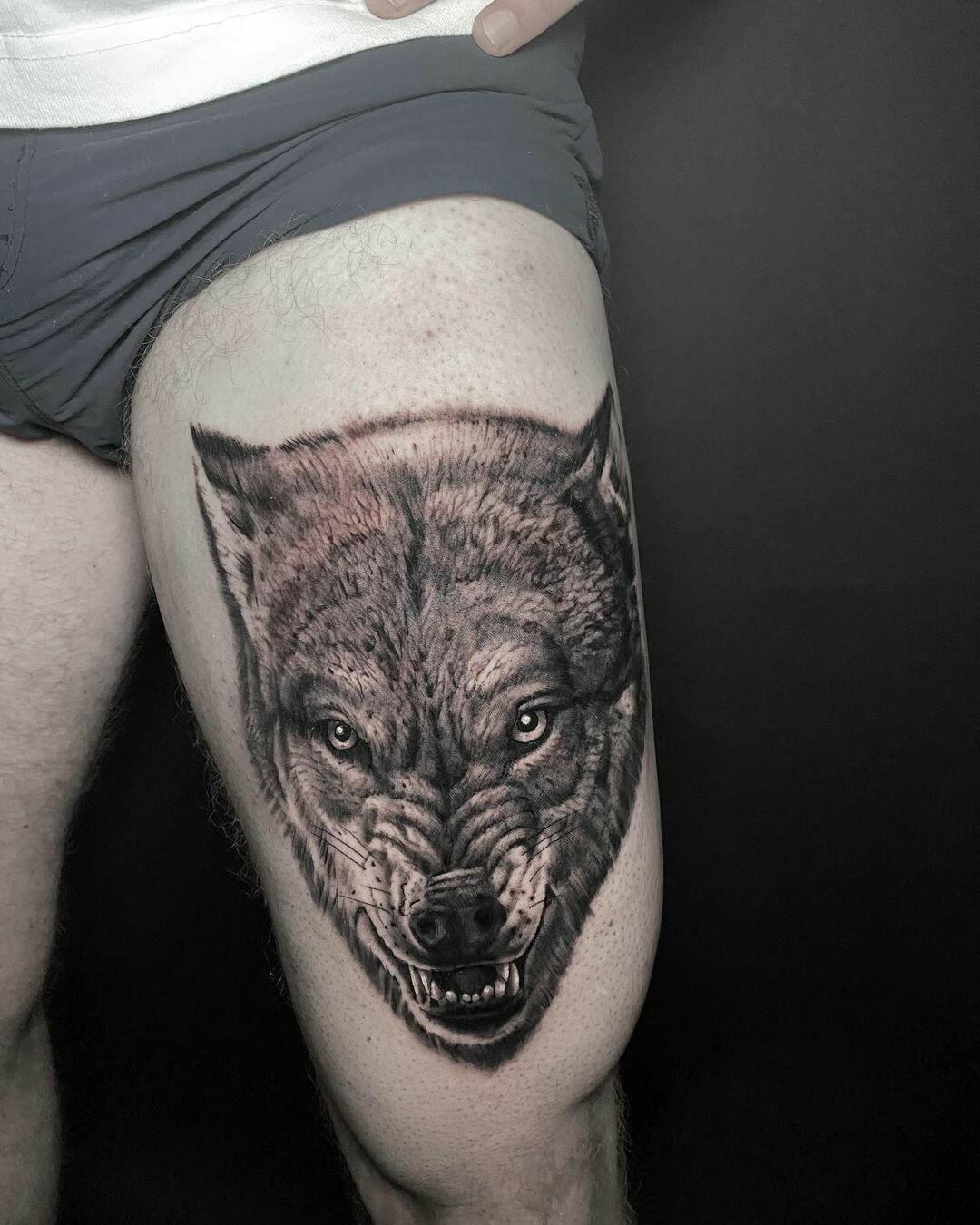 Inksearch tattoo Modliszka Studio Tatuażu