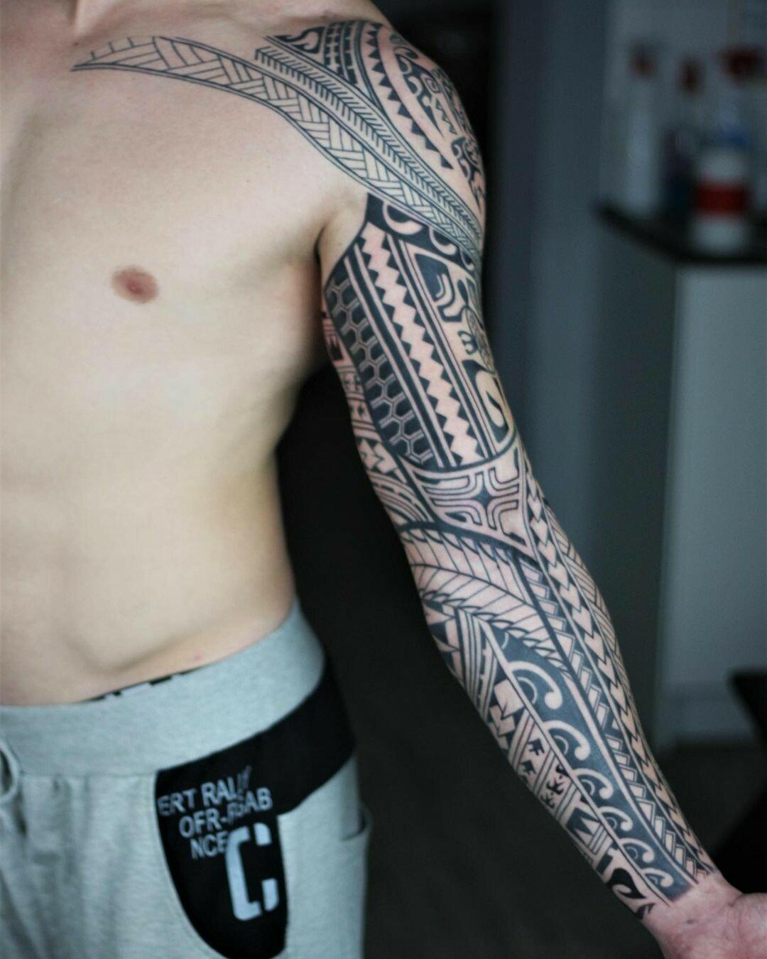 Inksearch tattoo La Familia Tattoo Shop