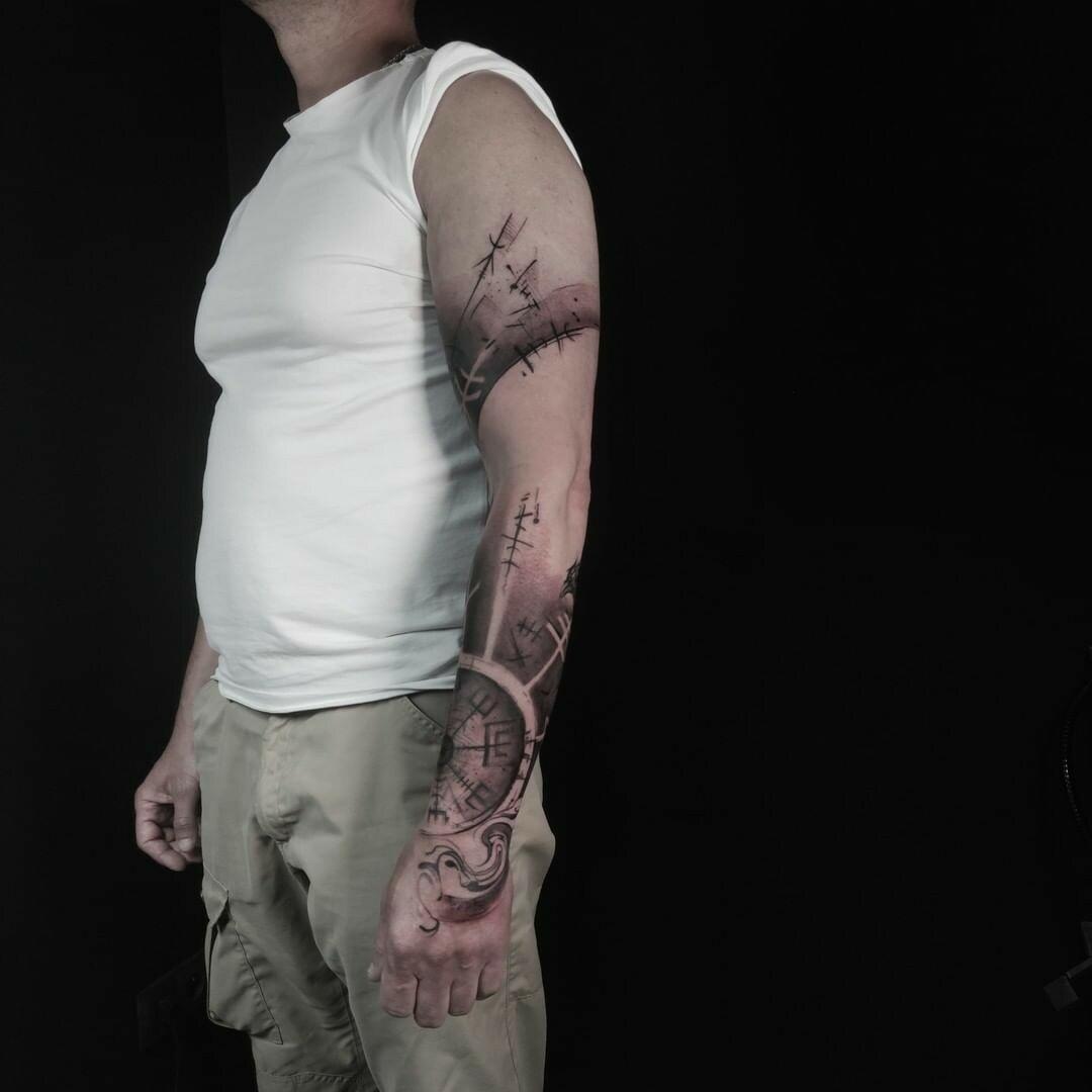 Inksearch tattoo La Familia Tattoo Shop