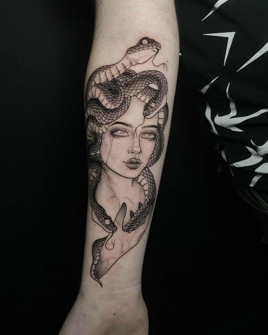 Inksearch tattoo Modliszka Studio Tatuażu