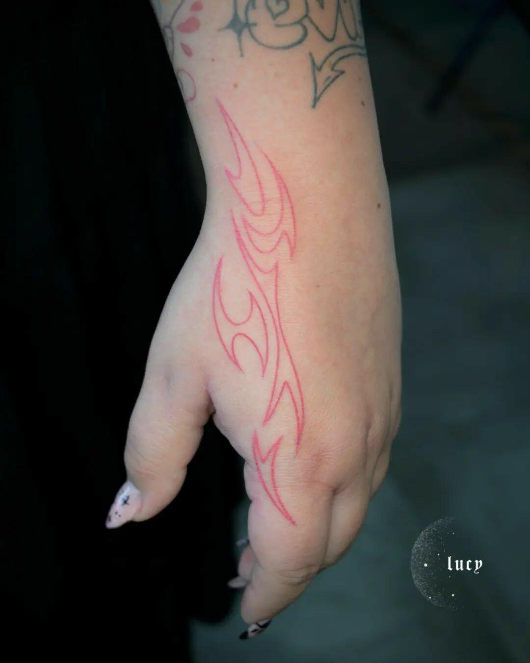 Inksearch tattoo Lucy_handpoke