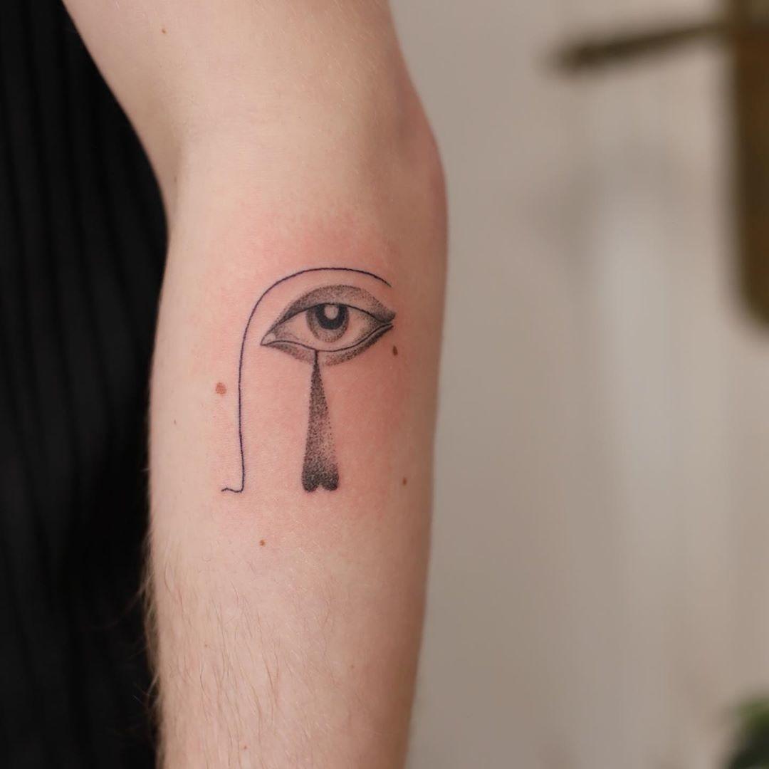 Inksearch tattoo Freckle Hand Poke