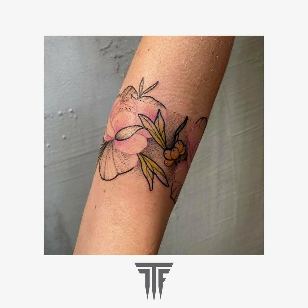 Inksearch tattoo La Familia Tattoo Shop