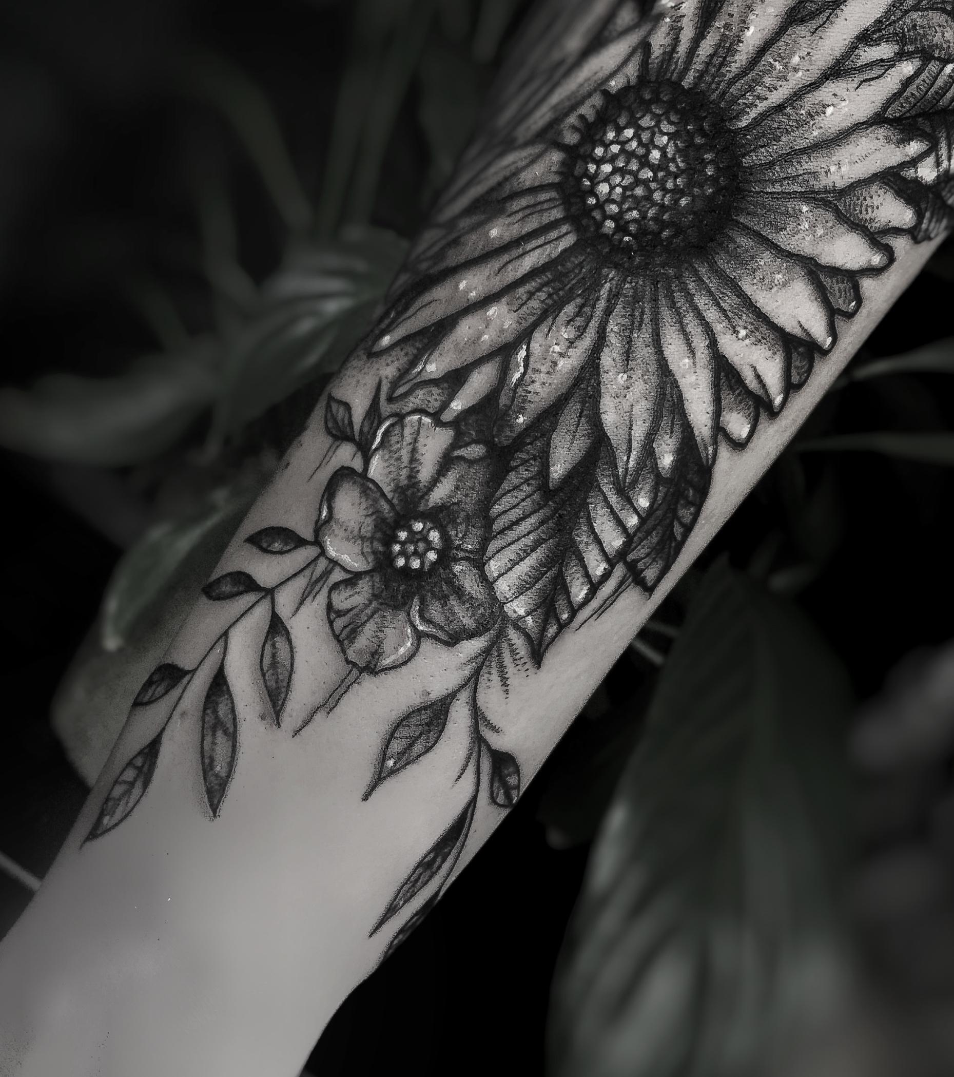 Inksearch tattoo Emanuela Latoszek 🌙 The Sacred Touch ⚜️