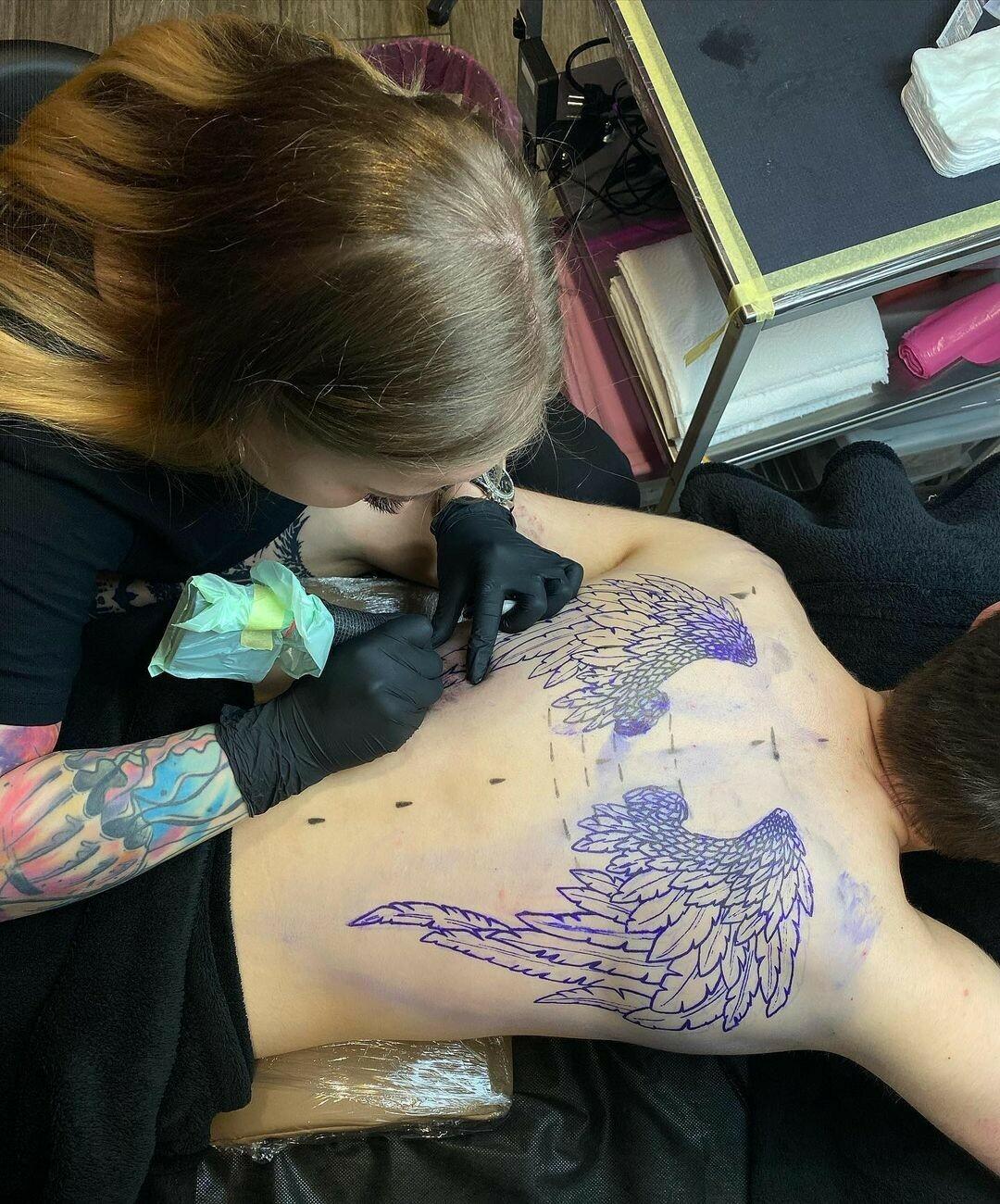 Inksearch tattoo La Familia Tattoo Shop