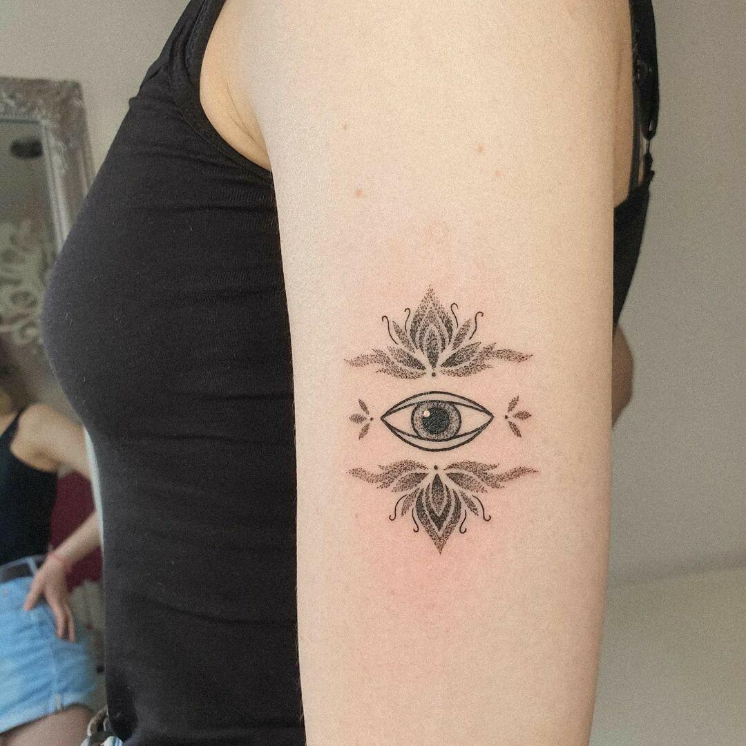Inksearch tattoo julia.handpoke