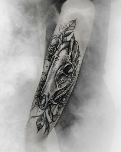 Emanuela Latoszek 🌙 The Sacred Touch ⚜️ inksearch tattoo
