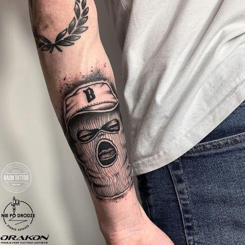 Żółty inksearch tattoo