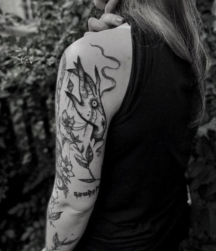 Emanuela Latoszek 🌙 The Sacred Touch ⚜️ inksearch tattoo