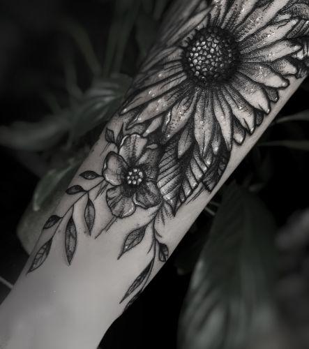 Emanuela Latoszek 🌙 The Sacred Touch ⚜️ inksearch tattoo